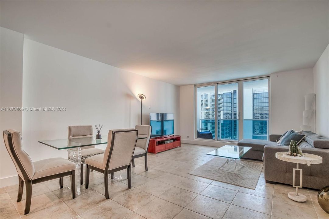 For Sale: $1,400,000 (1 beds, 1 baths, 900 Square Feet)