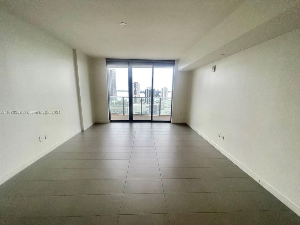 En Venta: $378,000 (0 camas, 1 baños, 580 Pies cuadrados)