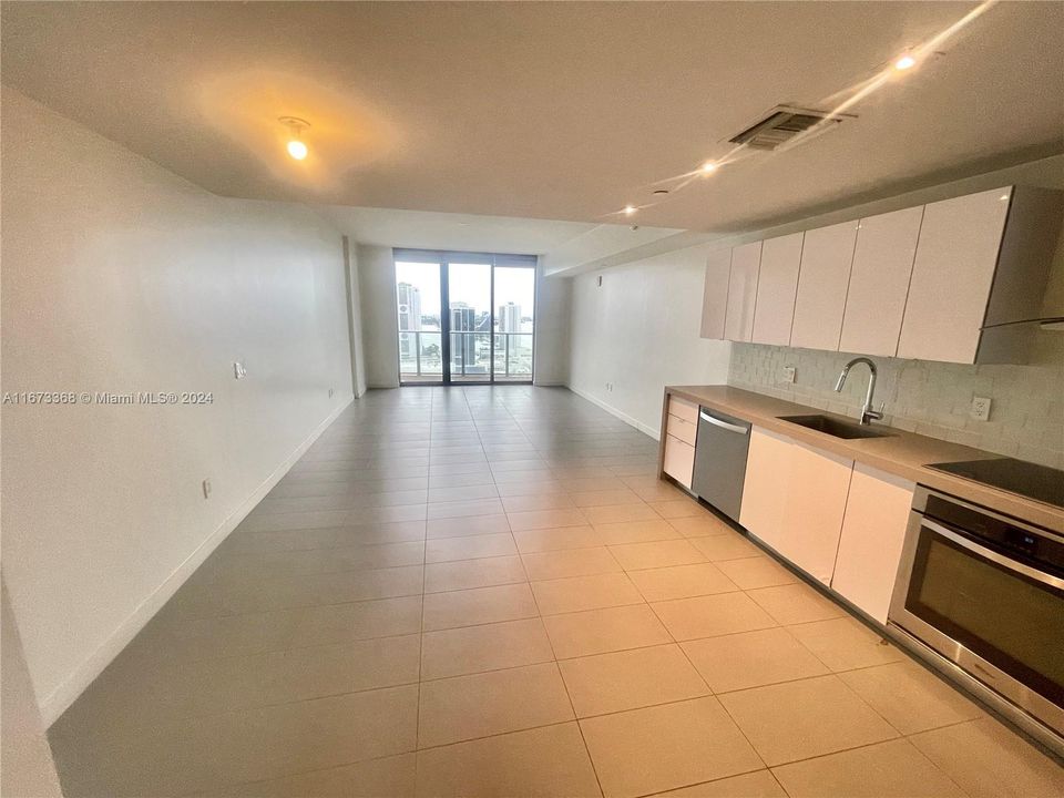 En Venta: $378,000 (0 camas, 1 baños, 580 Pies cuadrados)