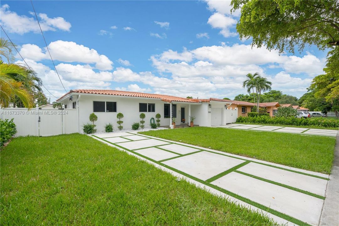 For Sale: $1,250,000 (3 beds, 2 baths, 1569 Square Feet)