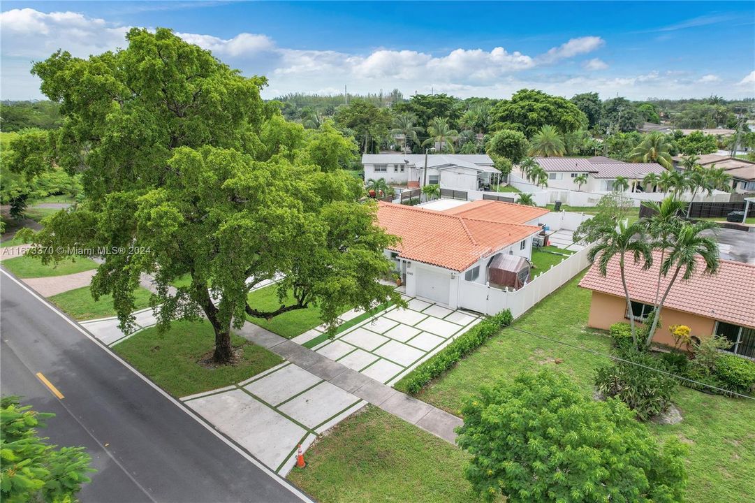 For Sale: $1,250,000 (3 beds, 2 baths, 1569 Square Feet)