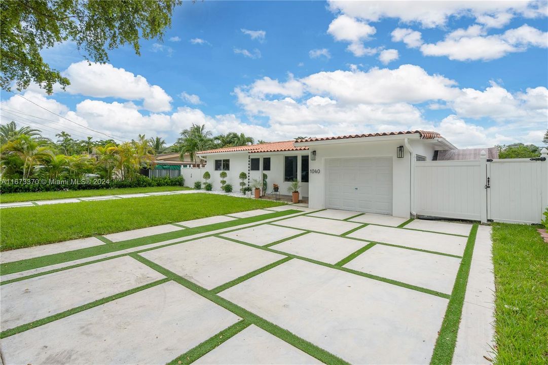 For Sale: $1,250,000 (3 beds, 2 baths, 1569 Square Feet)