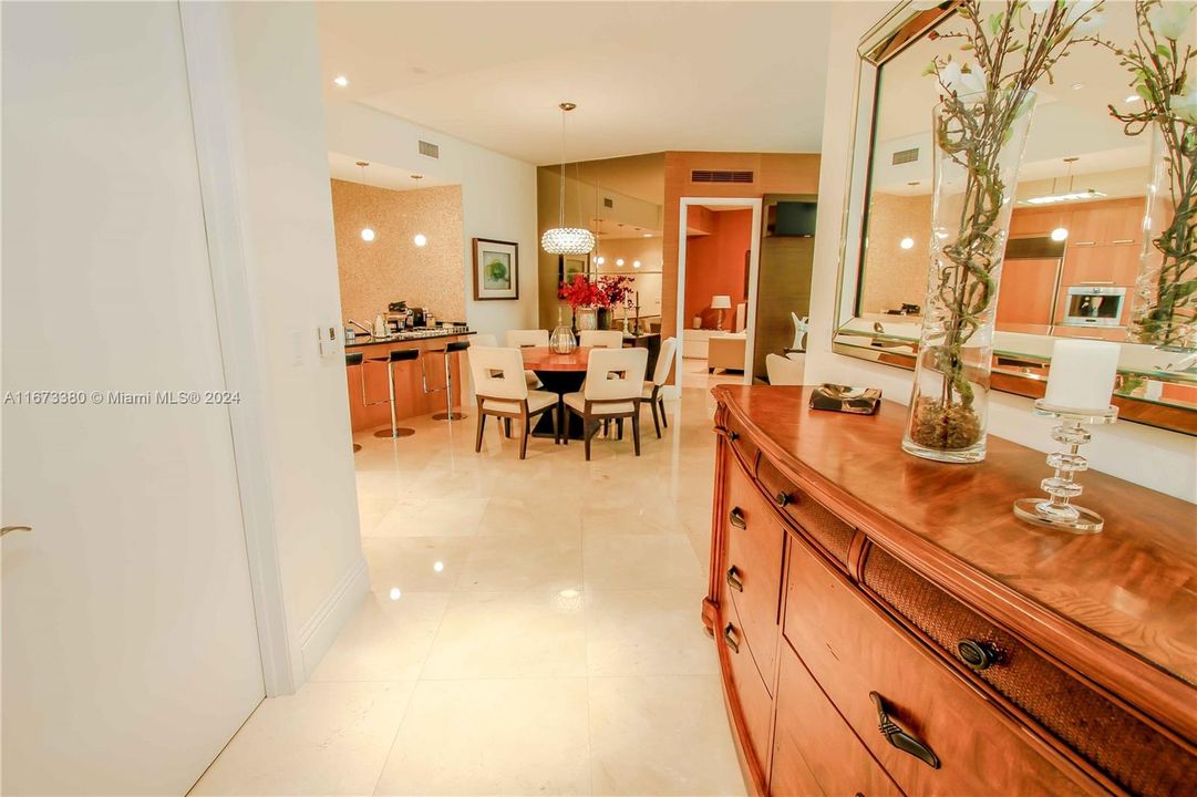 En Venta: $1,795,000 (3 camas, 3 baños, 2106 Pies cuadrados)