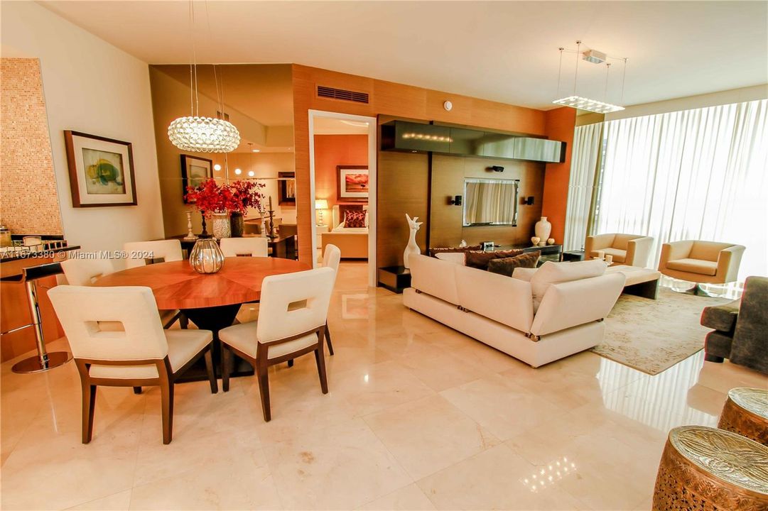 En Venta: $1,795,000 (3 camas, 3 baños, 2106 Pies cuadrados)