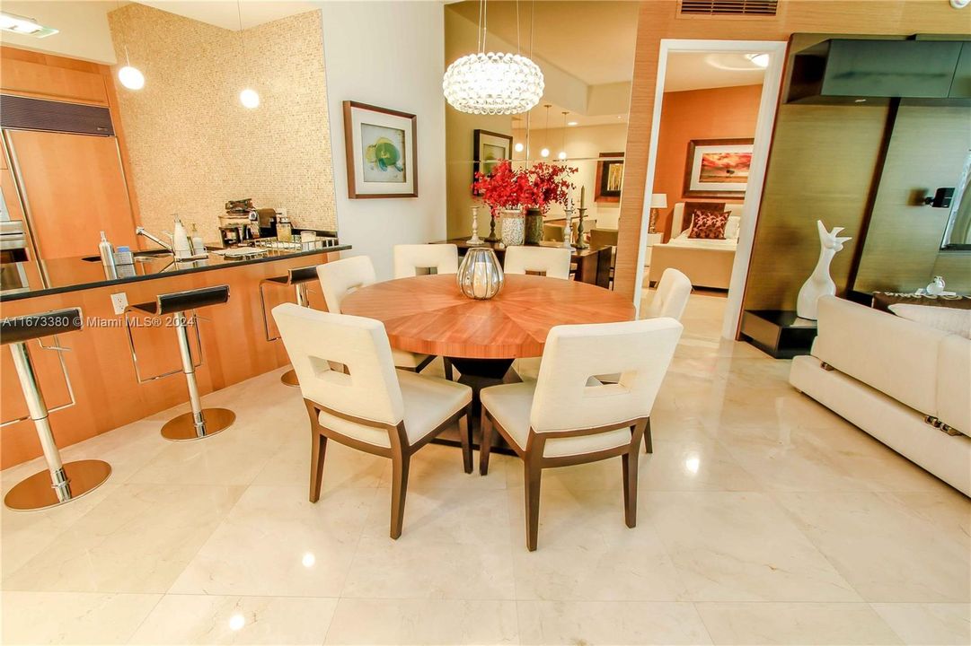 En Venta: $1,795,000 (3 camas, 3 baños, 2106 Pies cuadrados)