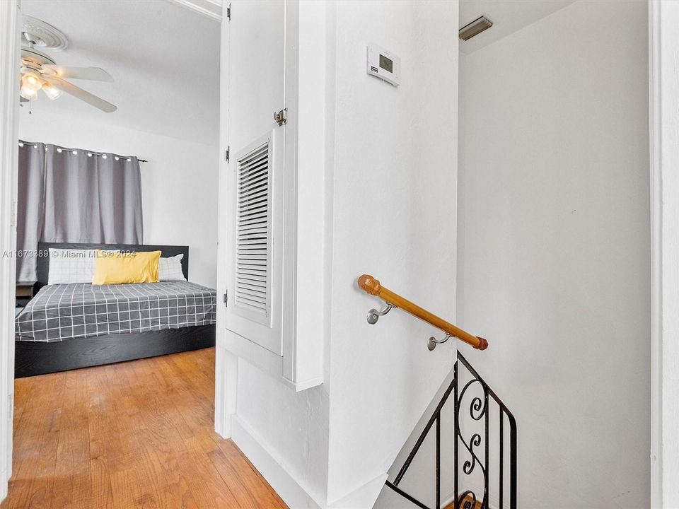 For Sale: $595,000 (2 beds, 1 baths, 1080 Square Feet)