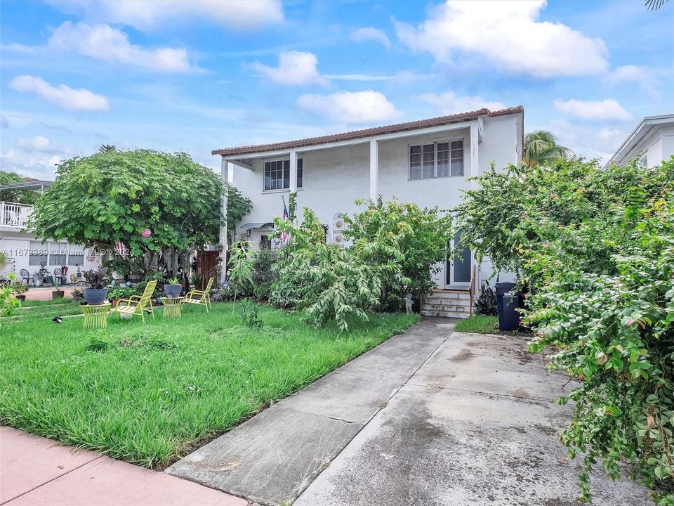 For Sale: $595,000 (2 beds, 1 baths, 1080 Square Feet)