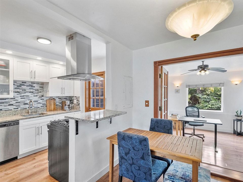 For Sale: $595,000 (2 beds, 1 baths, 1080 Square Feet)