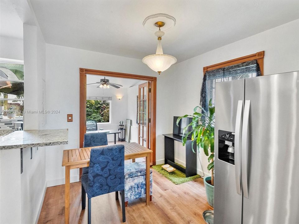 For Sale: $595,000 (2 beds, 1 baths, 1080 Square Feet)