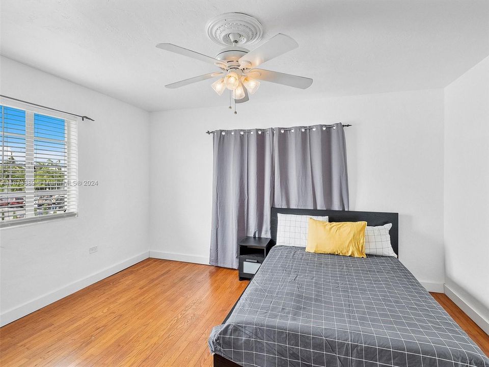 For Sale: $595,000 (2 beds, 1 baths, 1080 Square Feet)