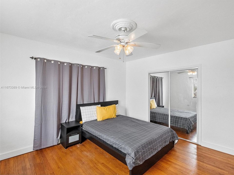 For Sale: $595,000 (2 beds, 1 baths, 1080 Square Feet)