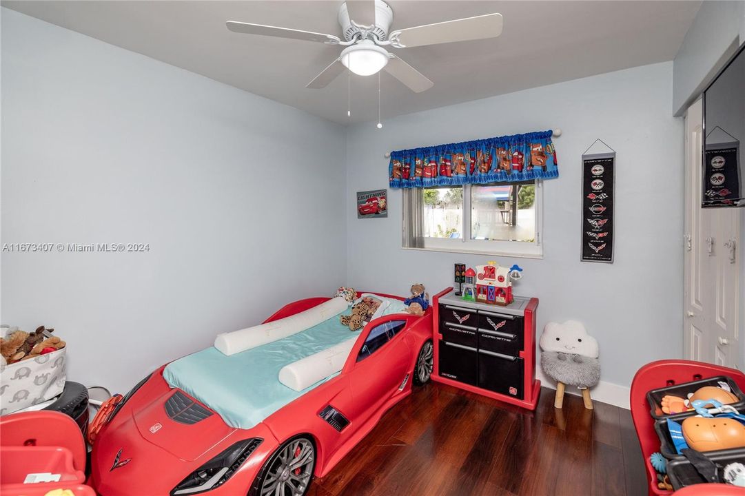 For Sale: $550,000 (3 beds, 1 baths, 1058 Square Feet)