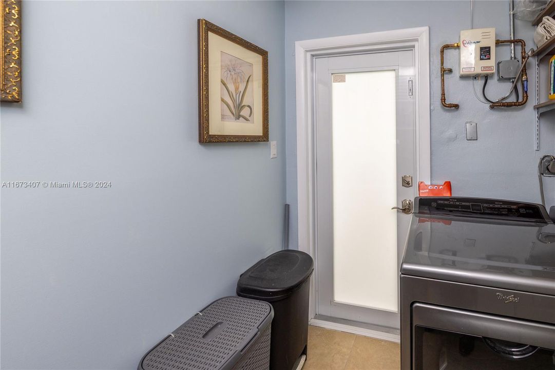 For Sale: $550,000 (3 beds, 1 baths, 1058 Square Feet)