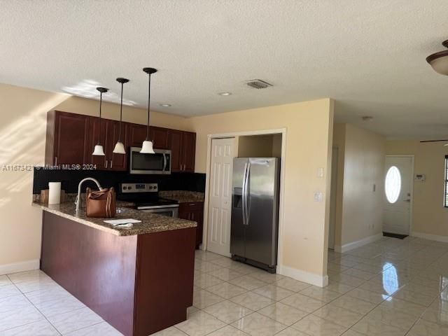 For Rent: $3,000 (3 beds, 3 baths, 1499 Square Feet)