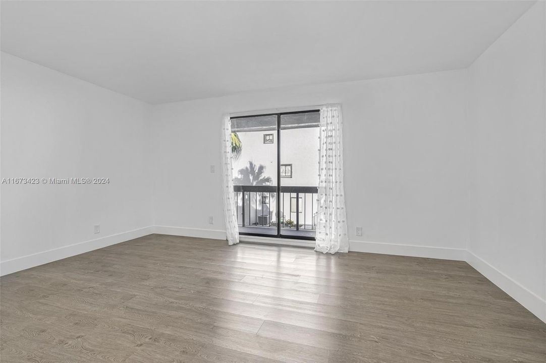 For Sale: $349,000 (2 beds, 2 baths, 1310 Square Feet)