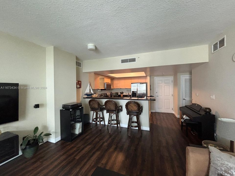 For Sale: $330,000 (2 beds, 2 baths, 1200 Square Feet)