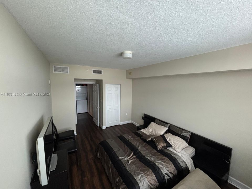 For Sale: $330,000 (2 beds, 2 baths, 1200 Square Feet)