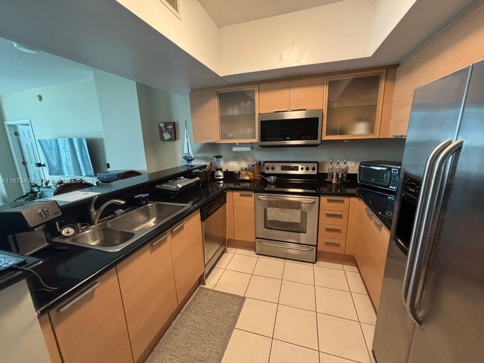 For Sale: $330,000 (2 beds, 2 baths, 1200 Square Feet)