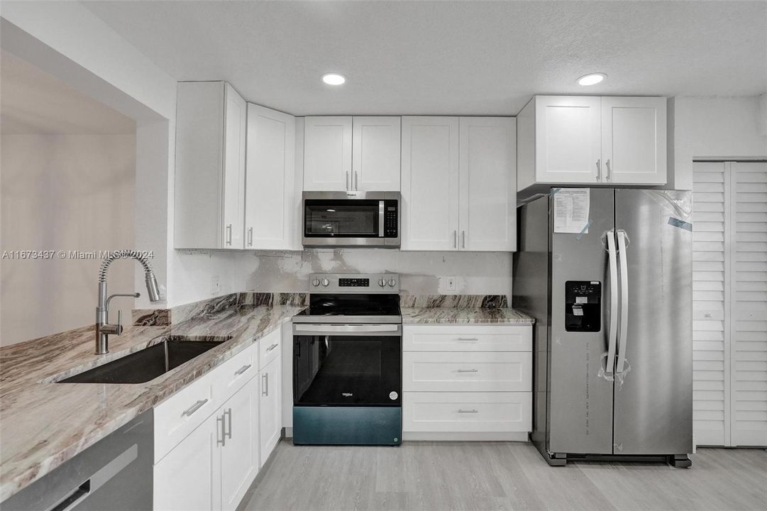 For Sale: $269,900 (2 beds, 2 baths, 1192 Square Feet)