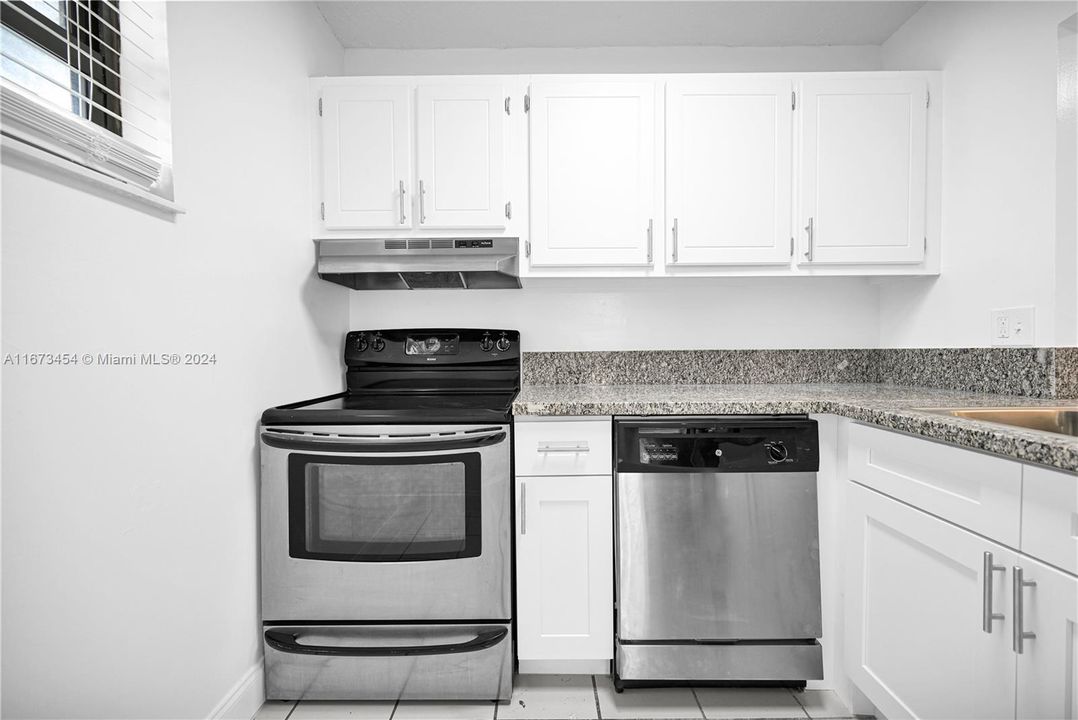 For Rent: $1,895 (1 beds, 1 baths, 725 Square Feet)