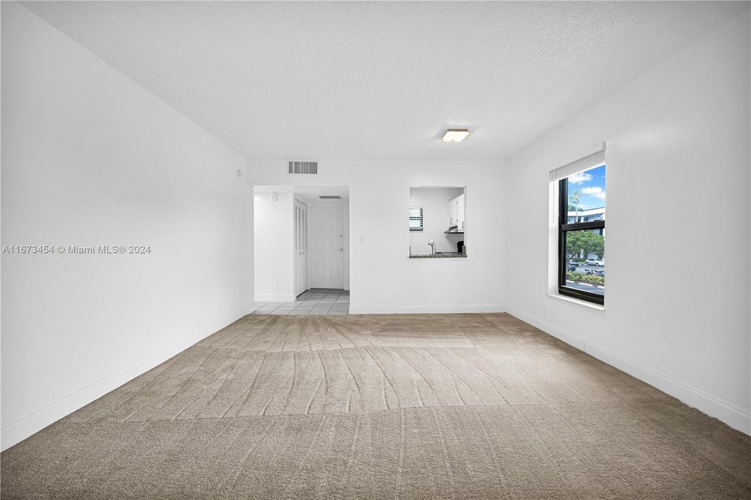 For Rent: $1,895 (1 beds, 1 baths, 725 Square Feet)