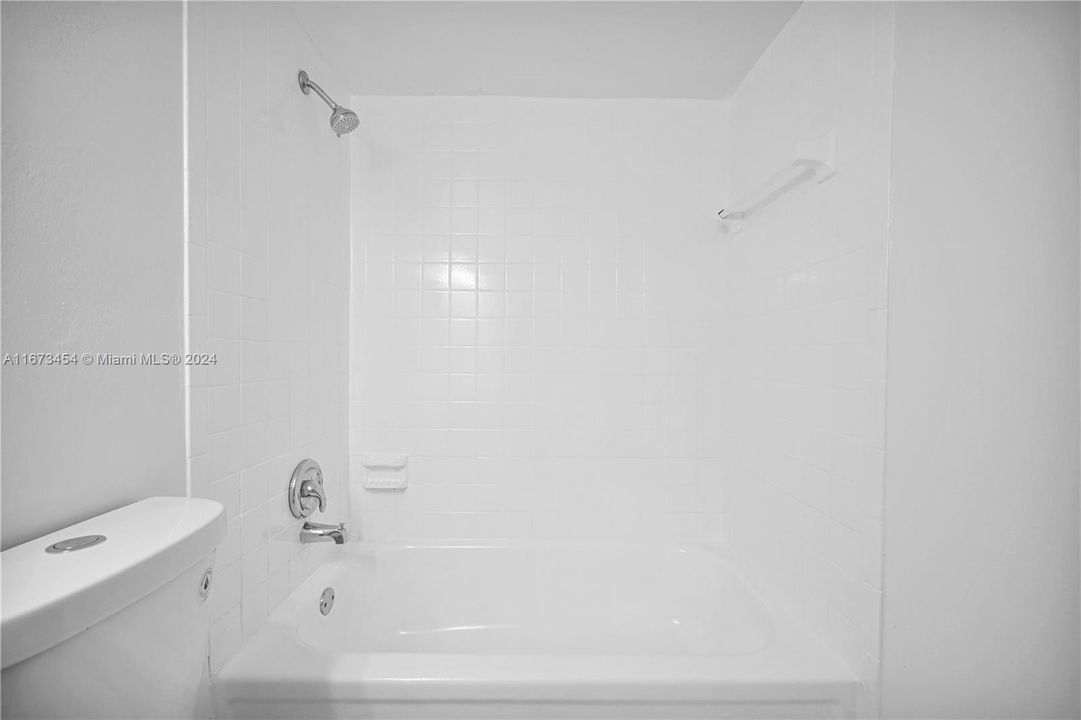 For Rent: $1,895 (1 beds, 1 baths, 725 Square Feet)