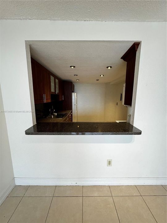 For Sale: $155,000 (1 beds, 2 baths, 861 Square Feet)