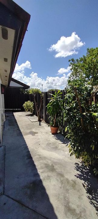 For Rent: $2,850 (3 beds, 2 baths, 1070 Square Feet)