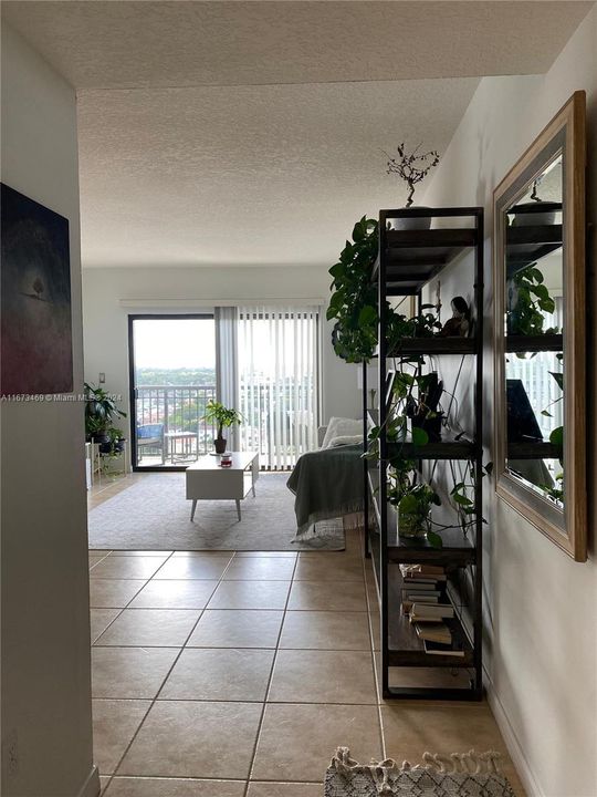 For Sale: $349,000 (1 beds, 1 baths, 744 Square Feet)