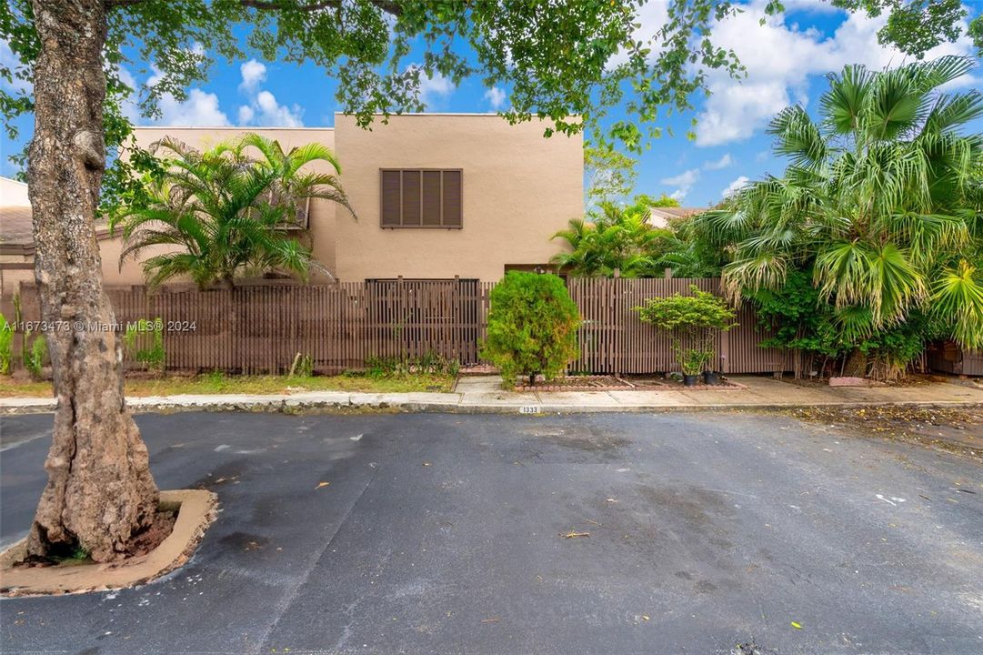 For Sale: $450,000 (3 beds, 2 baths, 1628 Square Feet)