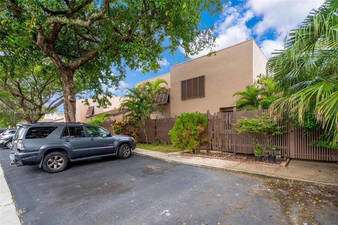 For Sale: $450,000 (3 beds, 2 baths, 1628 Square Feet)