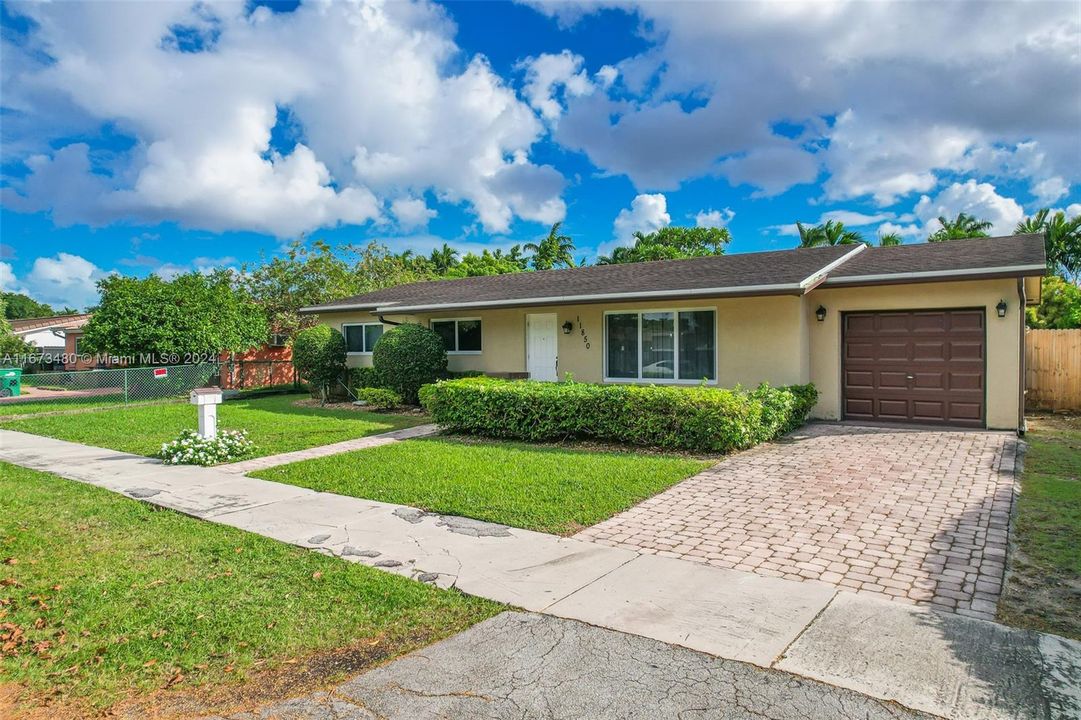 For Sale: $675,000 (3 beds, 2 baths, 1296 Square Feet)