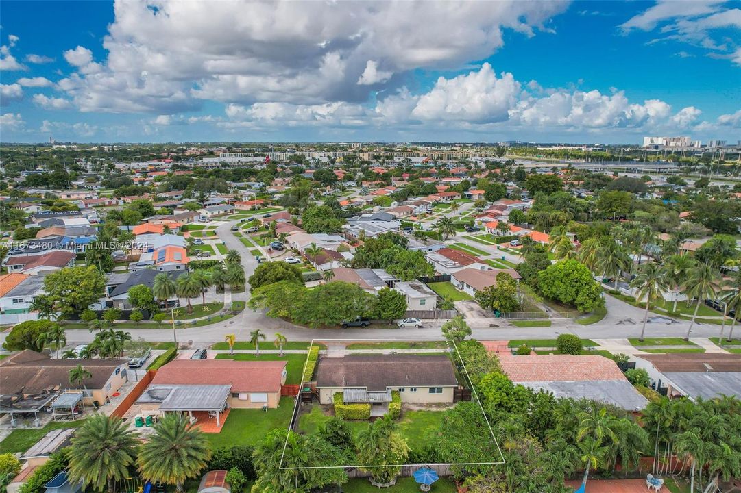 For Sale: $675,000 (3 beds, 2 baths, 1296 Square Feet)