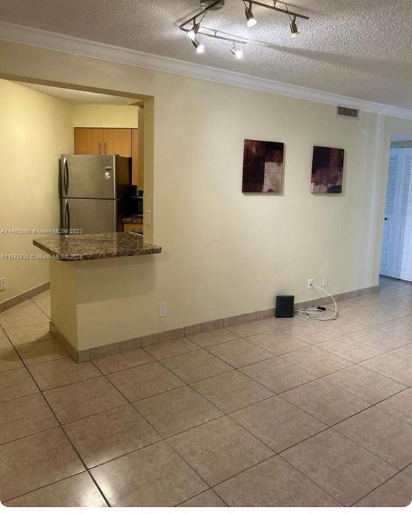 For Rent: $2,150 (2 beds, 2 baths, 890 Square Feet)