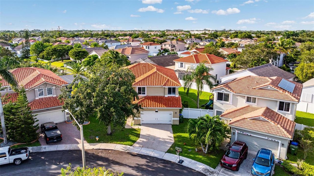 For Sale: $829,000 (4 beds, 2 baths, 2604 Square Feet)