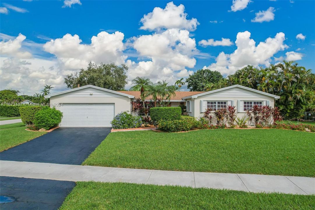 For Sale: $997,000 (3 beds, 2 baths, 1665 Square Feet)