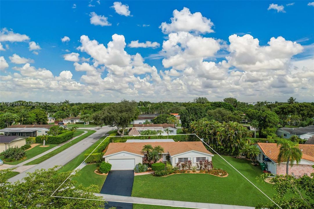 For Sale: $997,000 (3 beds, 2 baths, 1665 Square Feet)