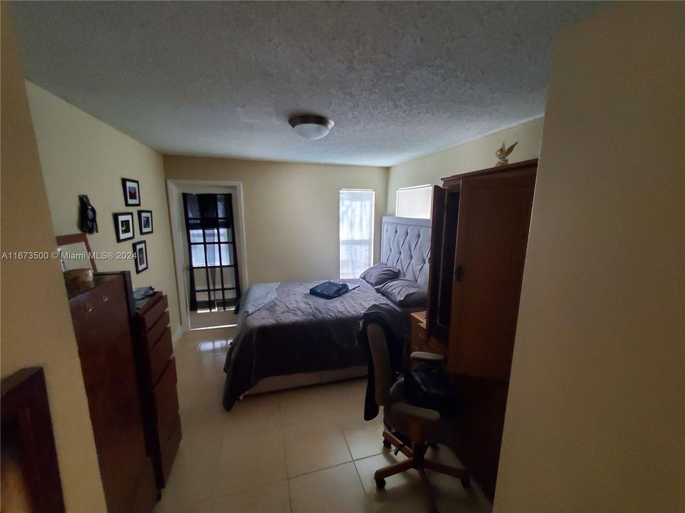 For Sale: $255,000 (2 beds, 1 baths, 965 Square Feet)