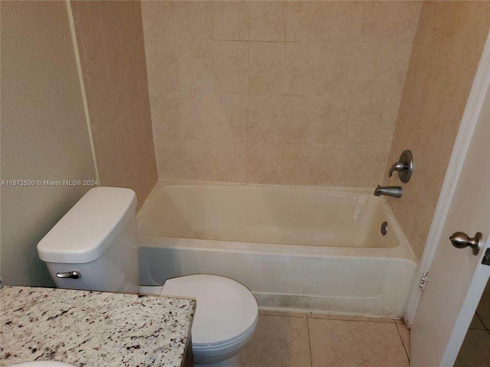 For Sale: $255,000 (2 beds, 1 baths, 965 Square Feet)