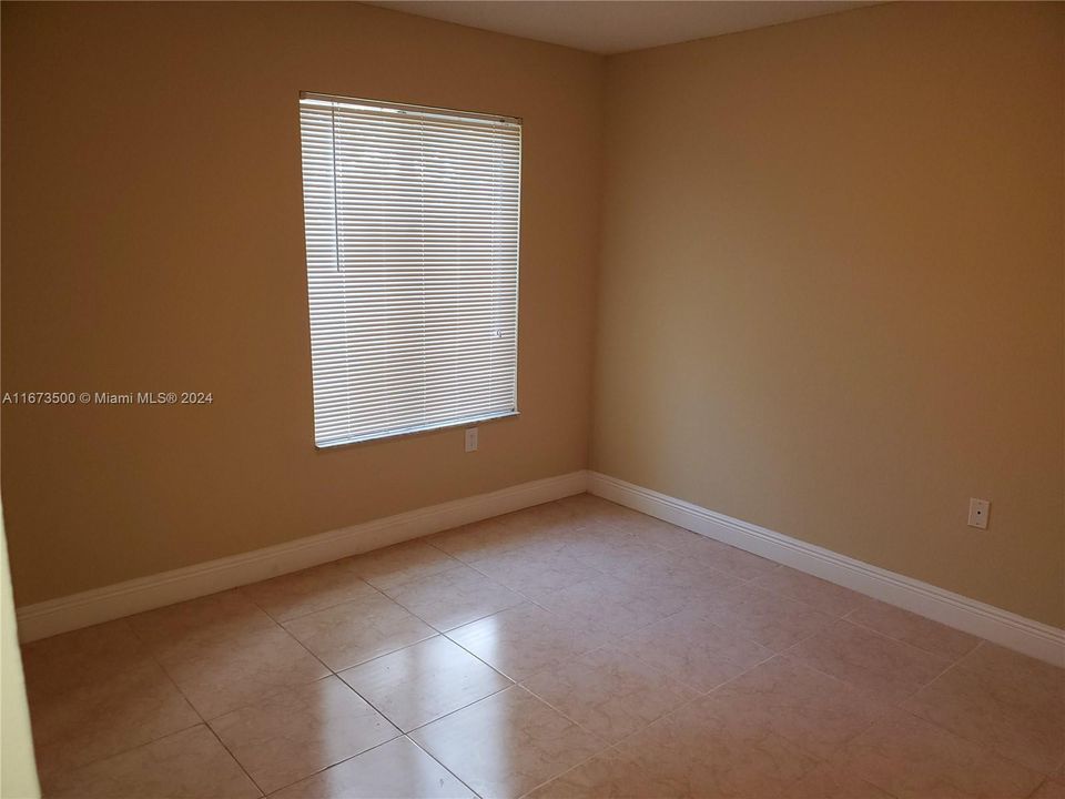 For Sale: $255,000 (2 beds, 1 baths, 965 Square Feet)