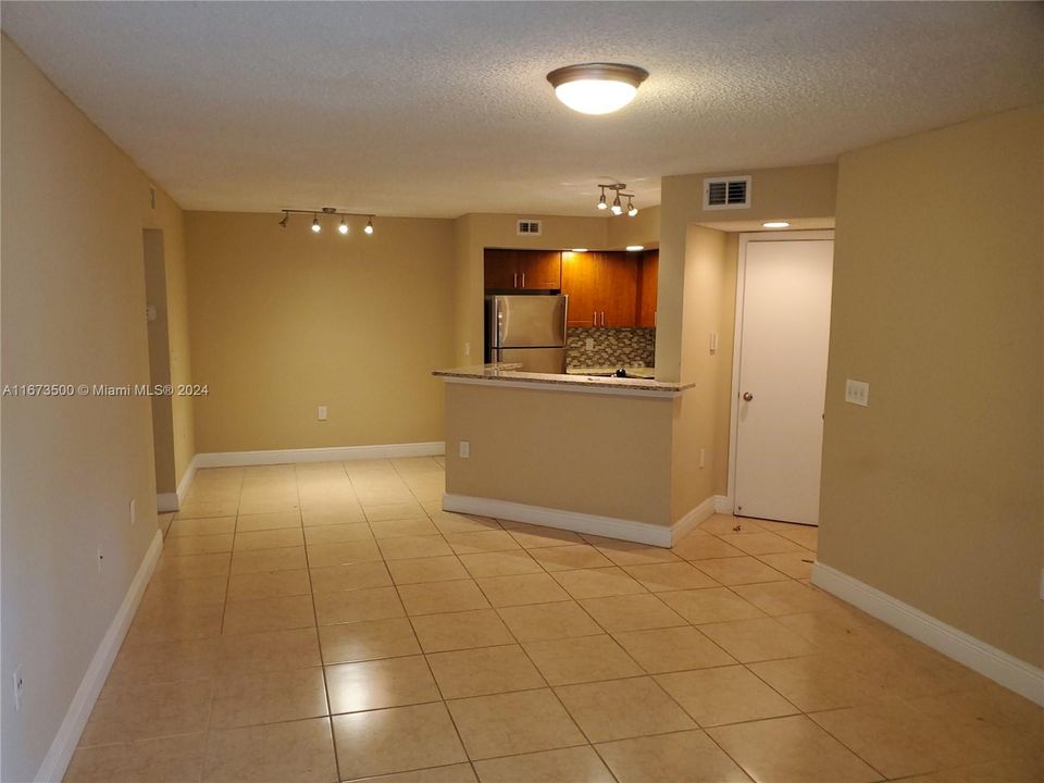 For Sale: $255,000 (2 beds, 1 baths, 965 Square Feet)