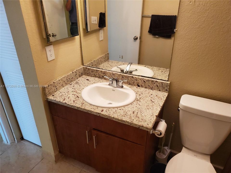 For Sale: $255,000 (2 beds, 1 baths, 965 Square Feet)