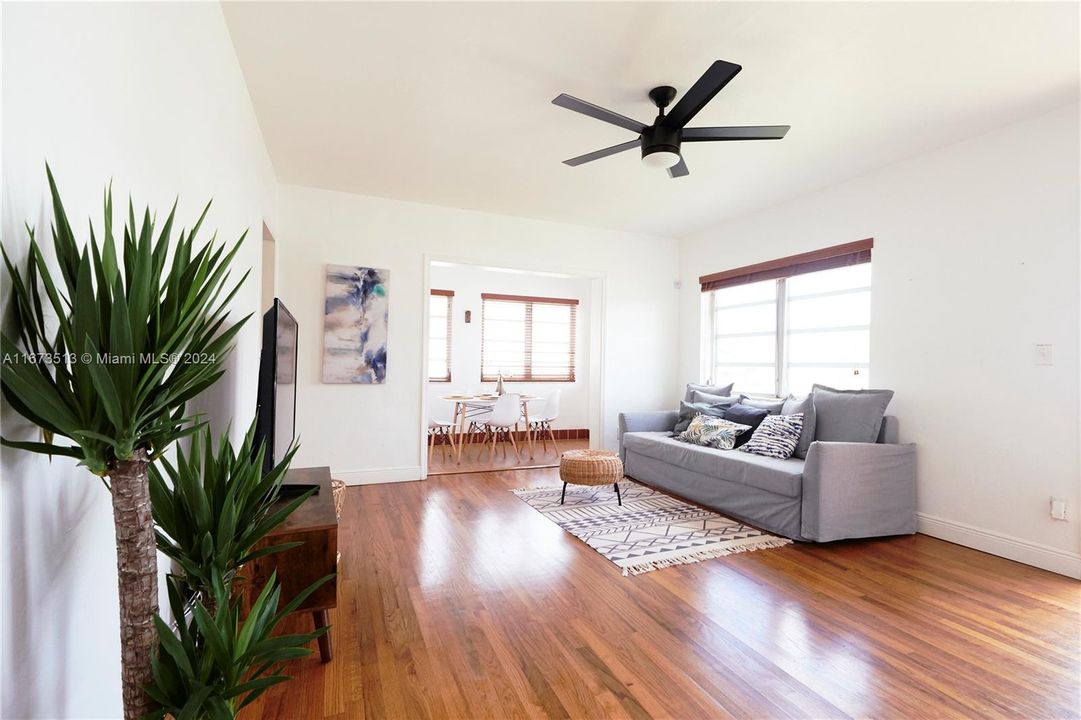 For Sale: $749,000 (2 beds, 1 baths, 1015 Square Feet)