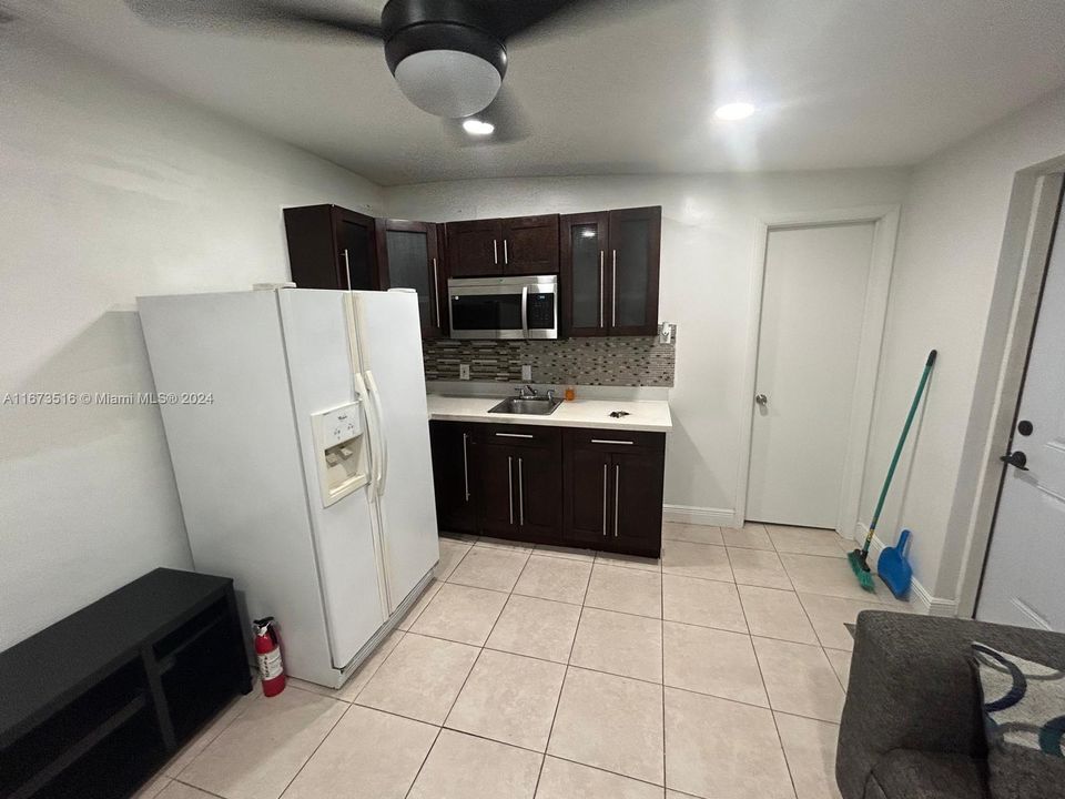 For Rent: $1,550 (1 beds, 1 baths, 1366 Square Feet)