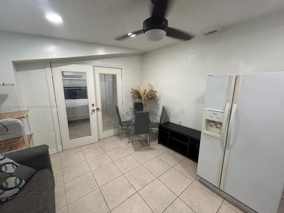 For Rent: $1,550 (1 beds, 1 baths, 1366 Square Feet)