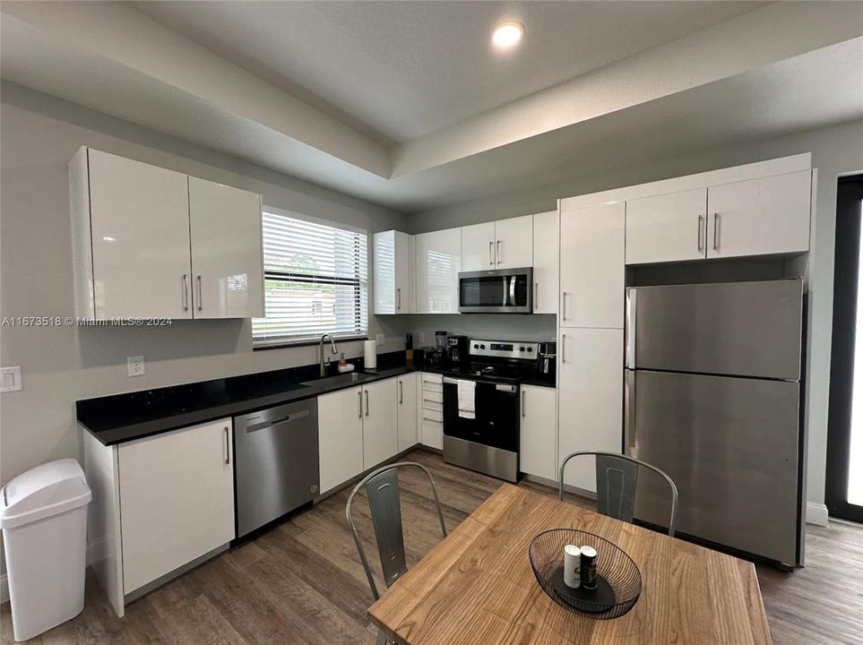 For Sale: $269,900 (2 beds, 2 baths, 1050 Square Feet)