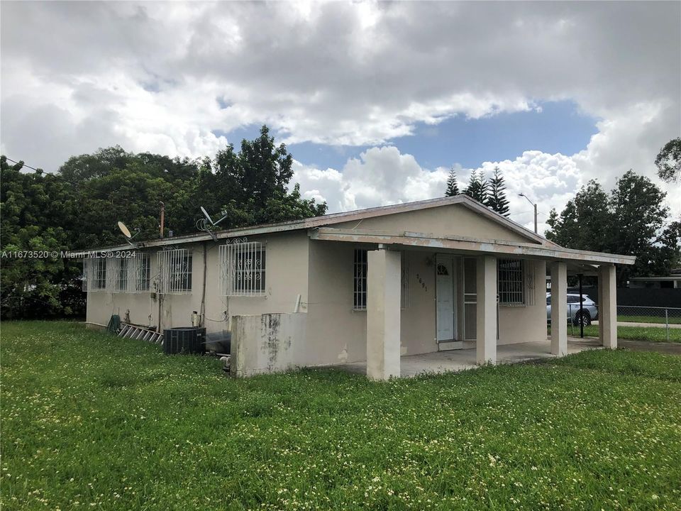 For Sale: $775,000 (3 beds, 2 baths, 1315 Square Feet)