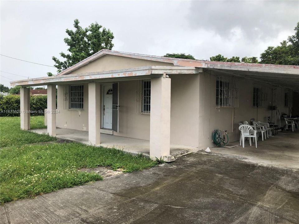 For Sale: $775,000 (3 beds, 2 baths, 1315 Square Feet)