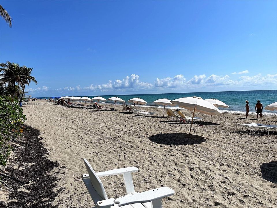 Beach chair/umbrella service, complimentary