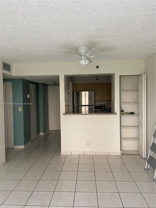 Active With Contract: $1,700 (1 beds, 1 baths, 603 Square Feet)